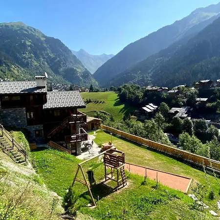 Des Trappeurs Coeur Vanoise 15 Persons Chalet *